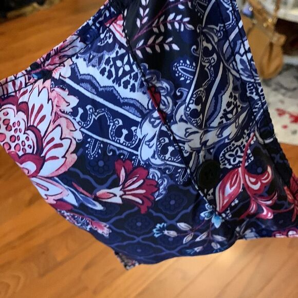 Chicos Zenergy size 3 (16-18) floral windbreaker/jacket/top with bag for storage - Picture 11 of 11